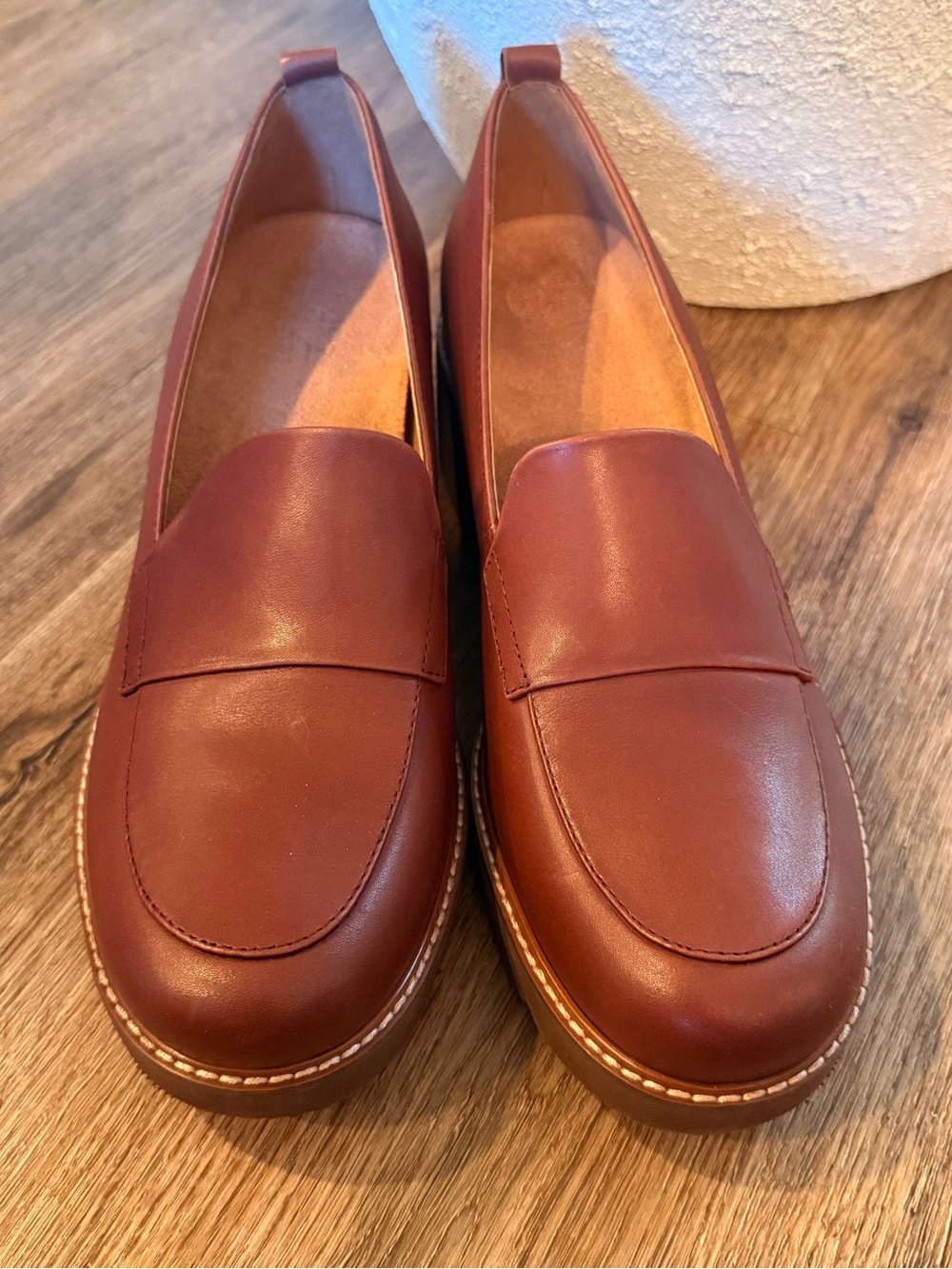 Naturalizer Women’s 10M Rust Brown Leather Darry Lug Sole Heeled Loafers Comfort
